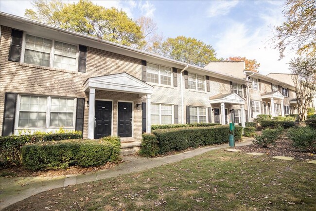 Building Photo - Bright & Stylish Townhome in Prime Atlanta...