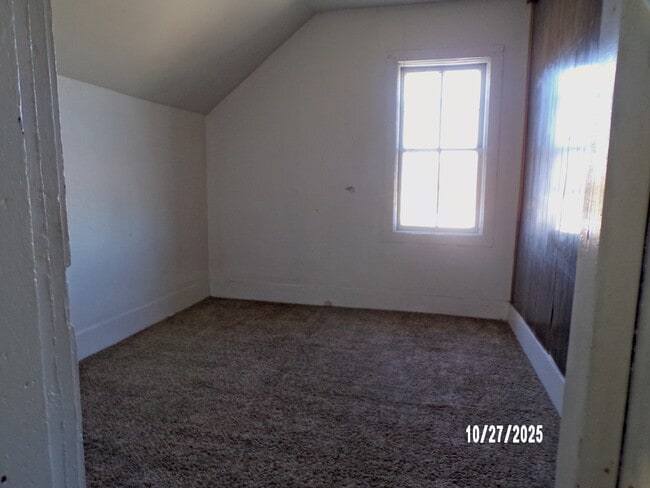 Building Photo - 814 E Main St