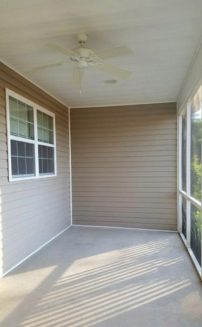 Building Photo - Beautiful Townhouse in West Ashley with Screened in Porch