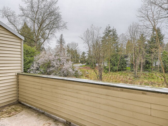 Building Photo - Beautiful 3 Bed 3 Bath Kirkland Townhome @...