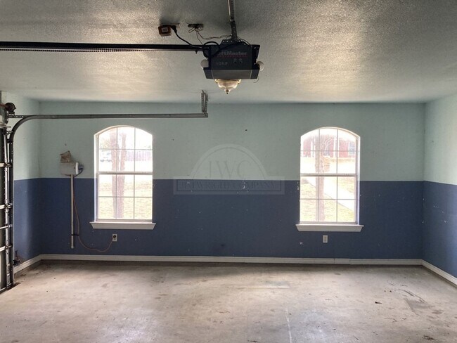 Building Photo - 535 Nathan Dr