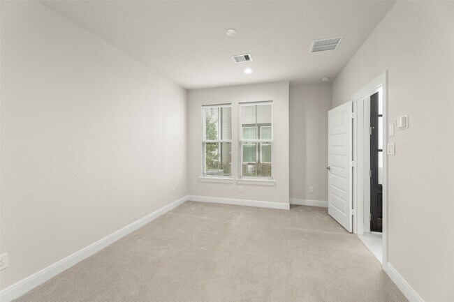 Building Photo - 2718 Grand Fountains Dr