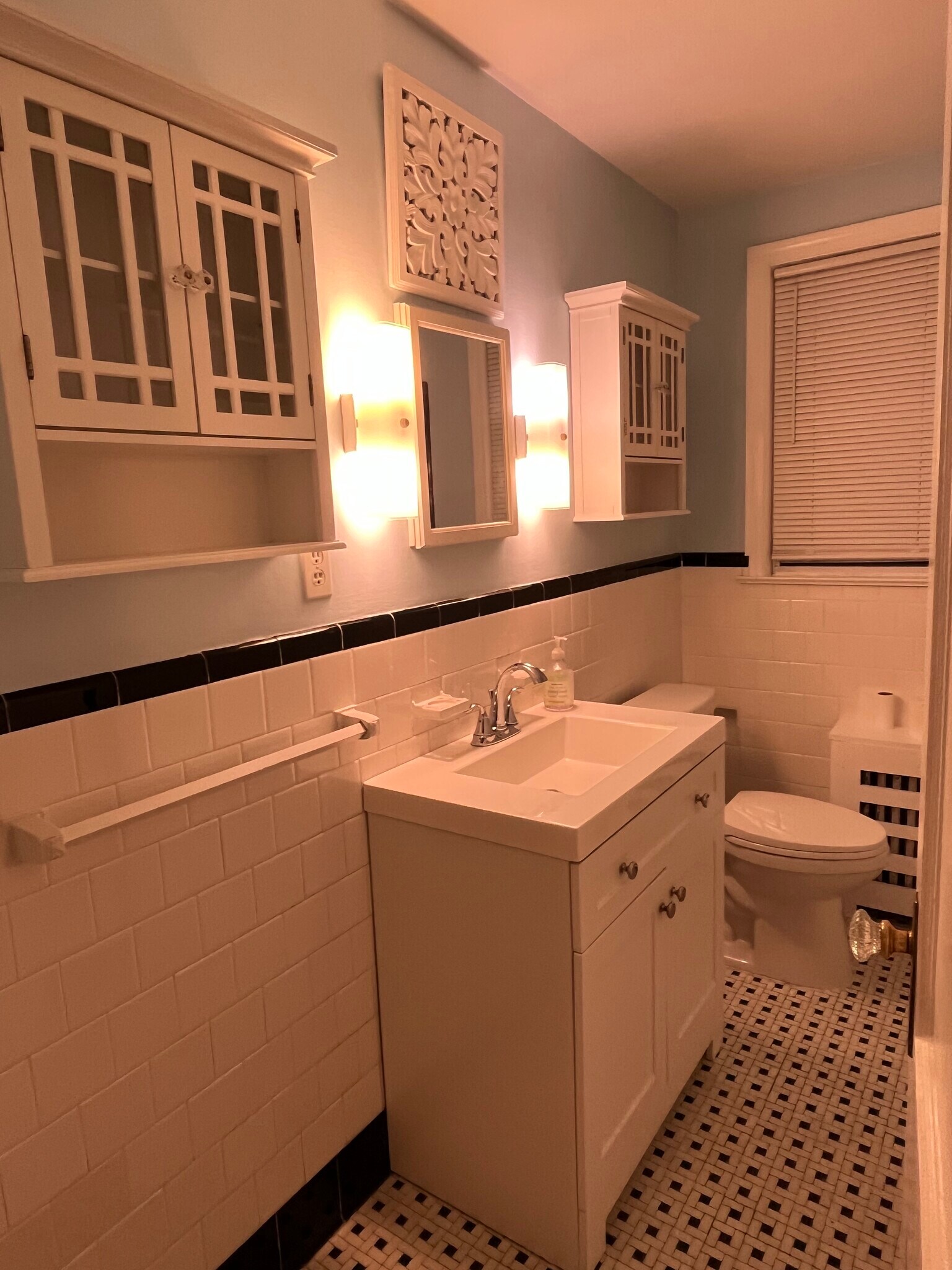 Building Photo - 136 King St