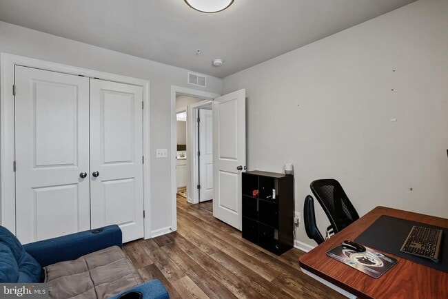 Building Photo - 865 Weald Way