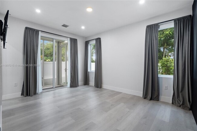 Building Photo - 5734 Buchanan St