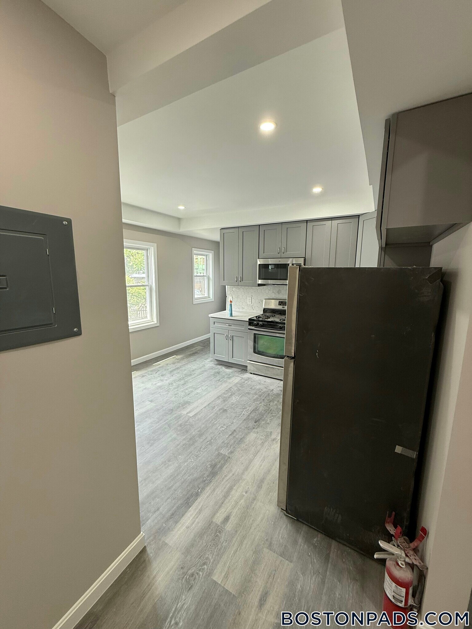 Building Photo - 16 Long Ave