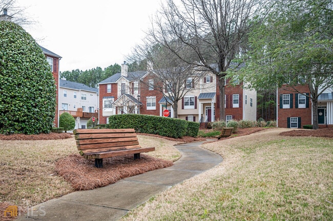 Building Photo - 246 Village Square Dr