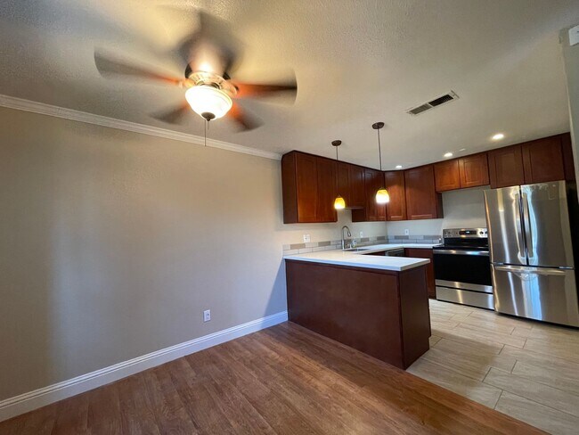 Building Photo - Wonderful 3 Bedroom with 2 Bath Downstairs Unit.