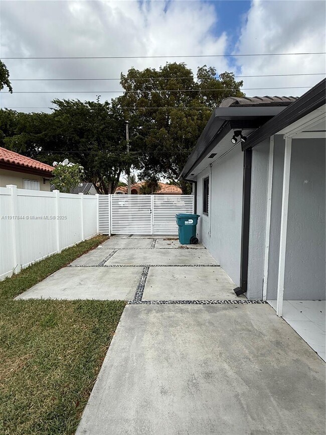 Building Photo - 14480 SW 112th St