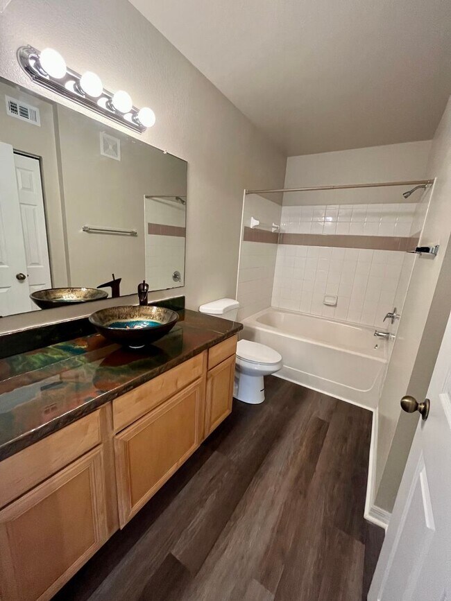 Building Photo - 3/2 unit becoming available June 1st for an annual lease