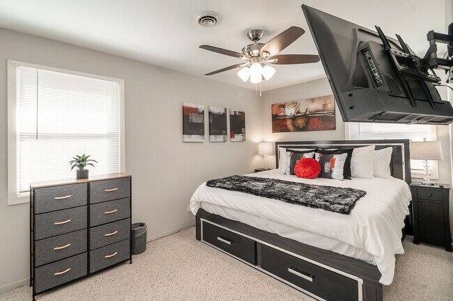 Building Photo - 15133 Huntington Ct