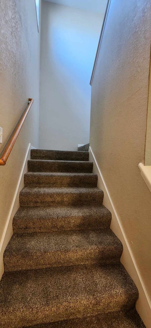 Building Photo - Spacious Town House for Rent