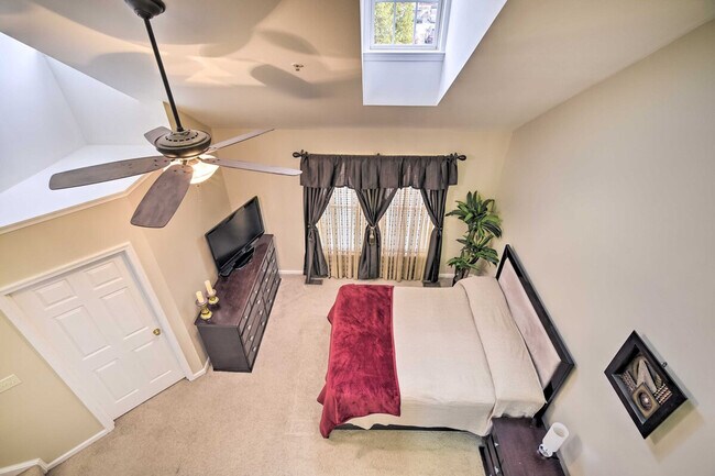 Building Photo - 5077 Cameo Terrace