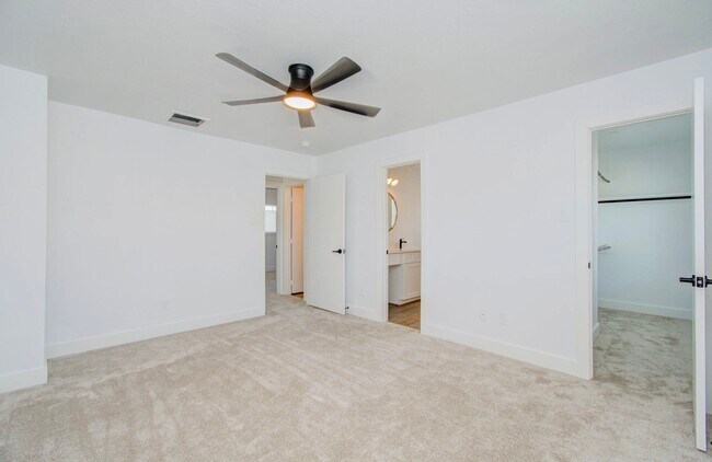 Building Photo - 6117 Settlers Square Ln
