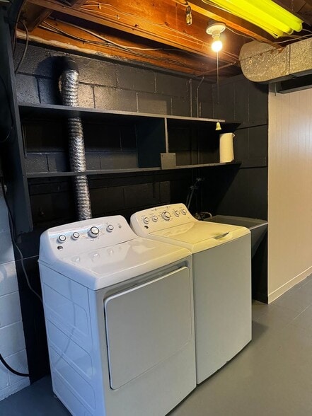 Building Photo - 5323 N Carlin Springs Rd