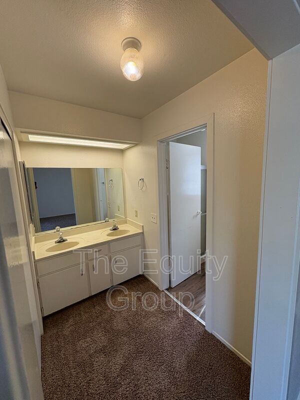 Building Photo - 4805 W Iris Ave