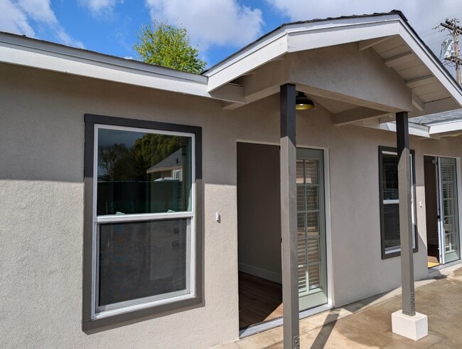 Building Photo - 811- 909 S Spruce Street