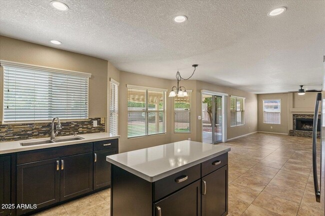 Building Photo - 5709 E Gelding Dr