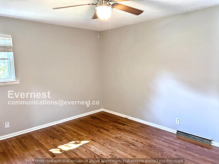 Building Photo - 2902 Tall Tree Ln