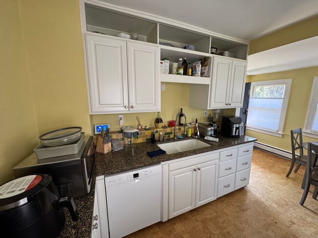 Building Photo - Gorgeous Single Family Home In Bryn Mawr - Available 8/15!