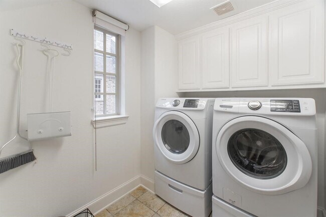 Building Photo - 6 W Monteagle Cir
