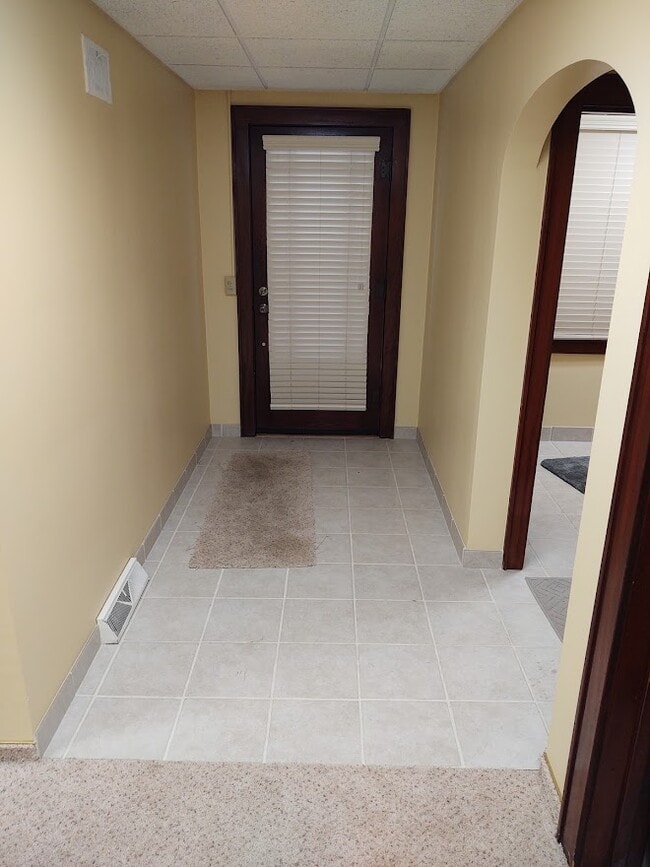 Building Photo - 115 E Broadway St