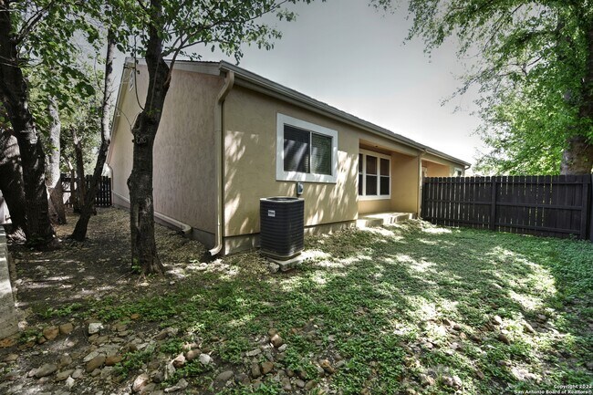 Building Photo - 3202 Eisenhauer Rd