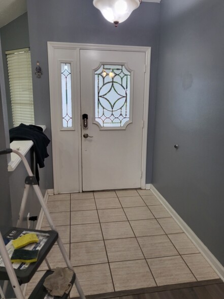 Building Photo - 2219 Groveland Dr