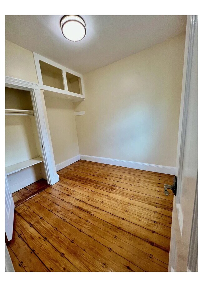 Building Photo - 3 Bedroom 1 bath in Roxbury, MA Collegiate