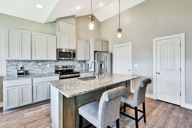 Building Photo - 3115 E Reiss Ct