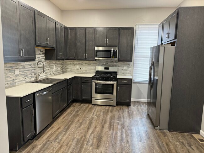 Kitchen - 206 S 16th St