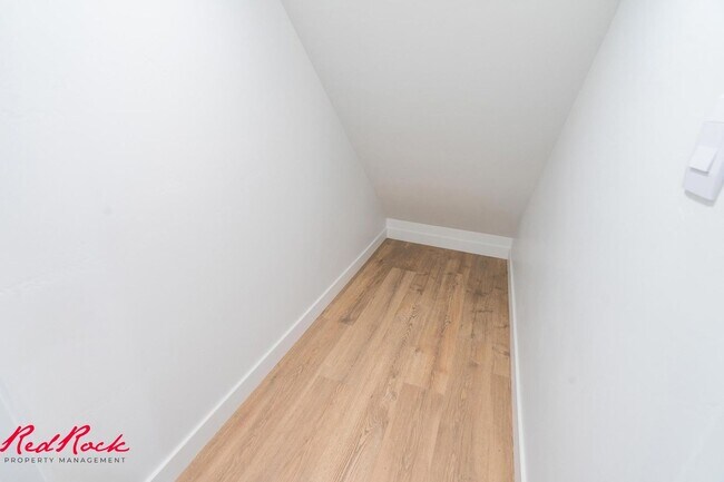 Building Photo - Dog Friendly! 3 Bedroom 2 Bathroom Townhome in Long Valley.