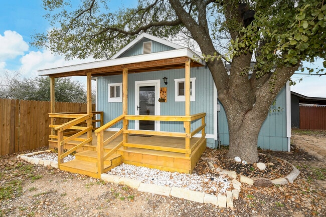 Building Photo - 425 Palo Alto Dr