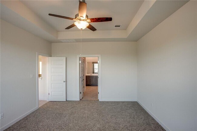 Building Photo - 608 Saturnia Dr