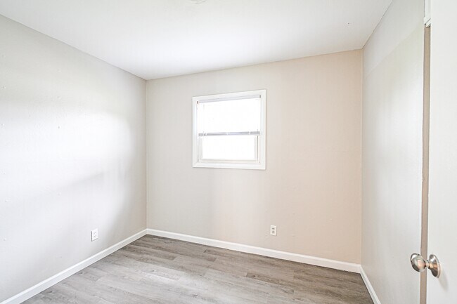 Building Photo - 2530 Bellfield St