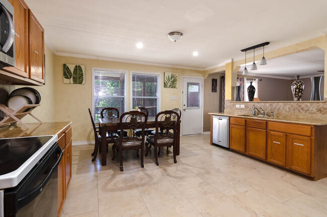 Building Photo - 6314 Kingston Ranch