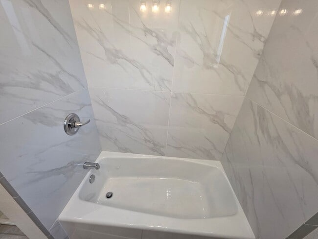 Building Photo - LOOKS JUST LIKE NEW