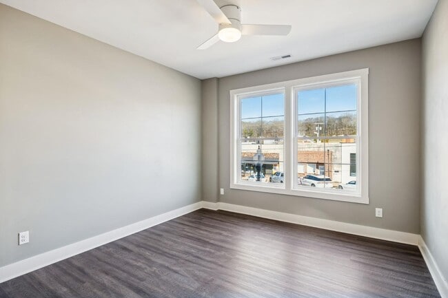 Building Photo - 118 N Main St