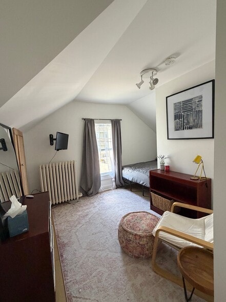 Building Photo - 65 Moulton St