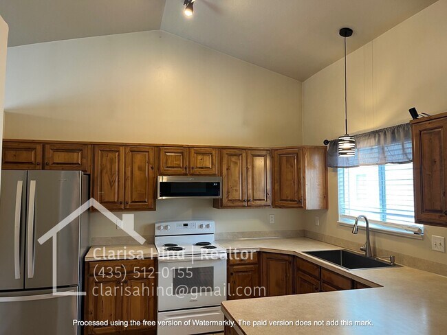 Building Photo - 262 1660 W