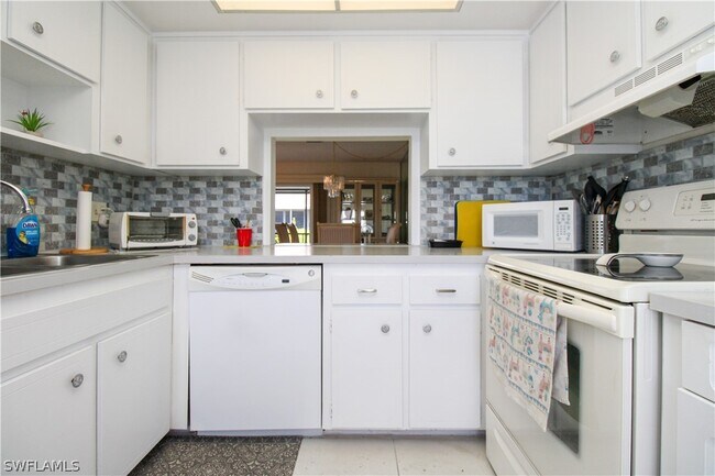 Building Photo - 239 Palm Dr