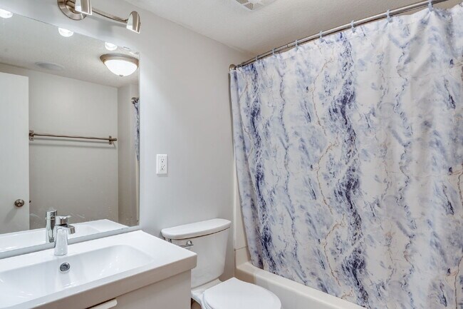 Building Photo - "Spacious 4-Bedroom Gem with 3 Full Baths ...