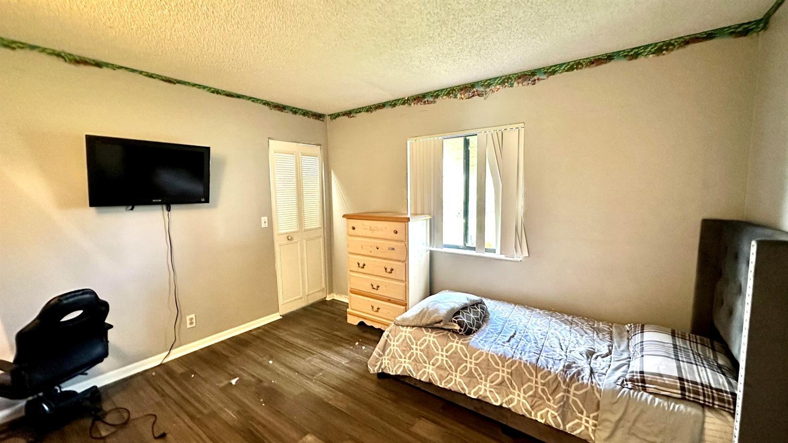 Building Photo - 533 Shady Pine Way