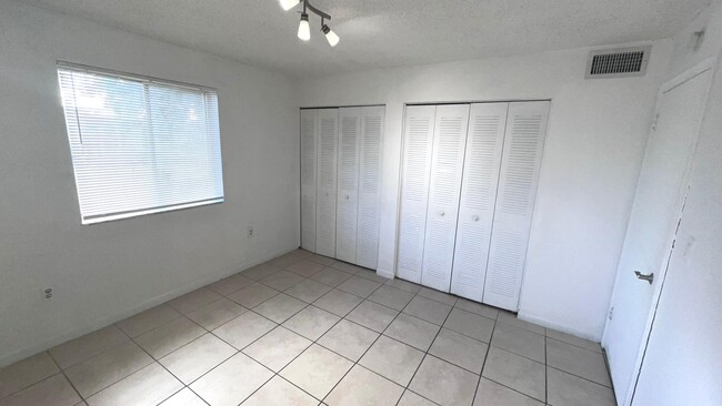 Building Photo - 6080 Forest Hill Blvd