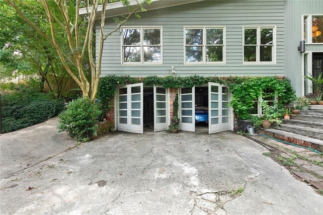 Building Photo - 1232 Bernadette Ln NE