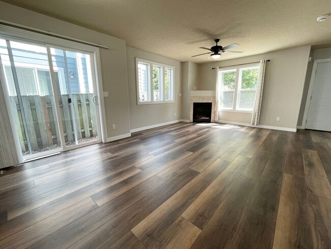 Building Photo - 9322 N Macrum Ave