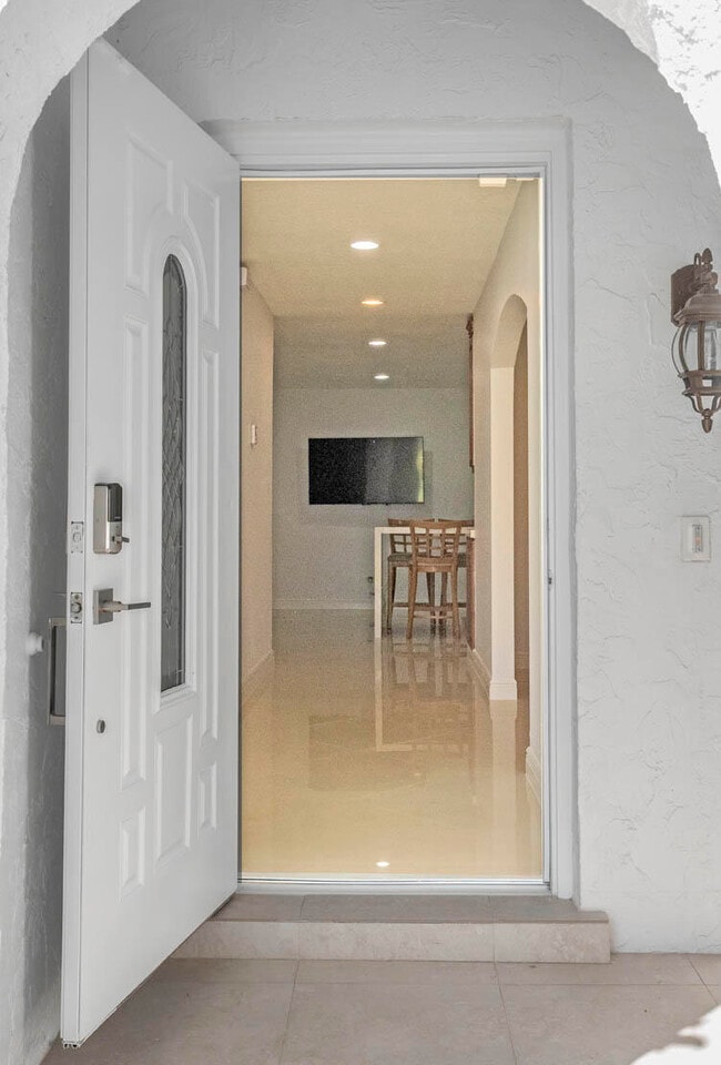 Building Photo - 2289 Windsor Rd