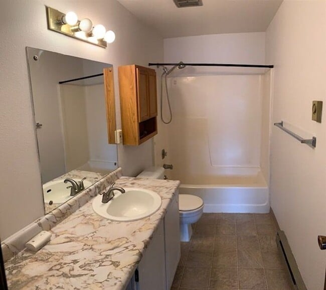 Building Photo - 1066