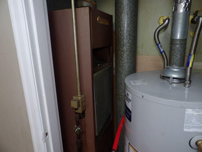 Building Photo - 720 Woodland Ave