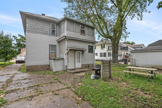 Building Photo - 1639 Wendler Ave SW